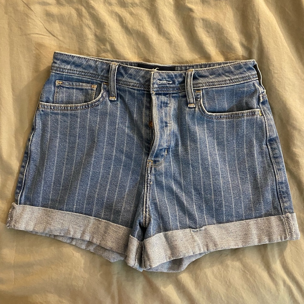 Hollister Ultra High-rise Mom Shorts 3inch
